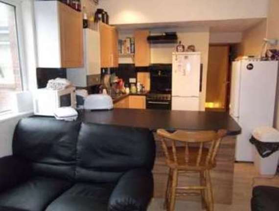 6 bedroom House Shar...